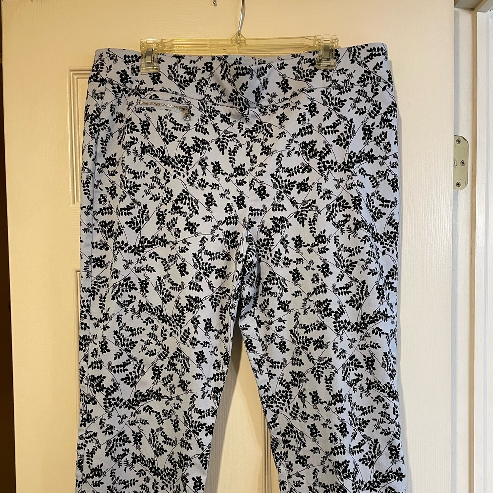Emaline Floral Print Women's Capris